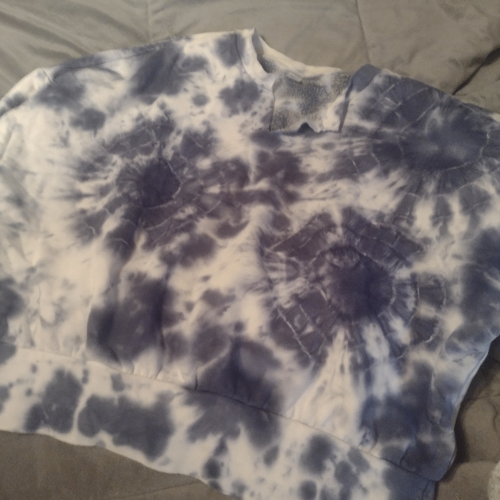 Cropped tye dyed sweatshirt